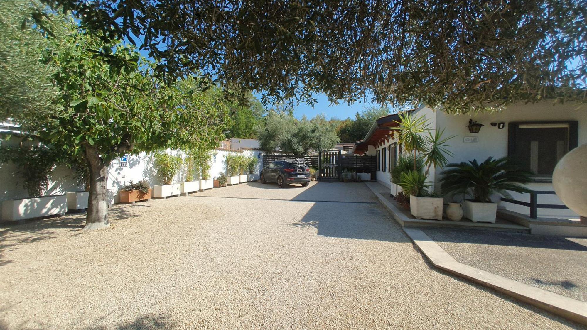 Lilli Urban Garden - Private Garden And Reserved Free Parking In Detached House Surrounded By The Greenery Of Appartamento