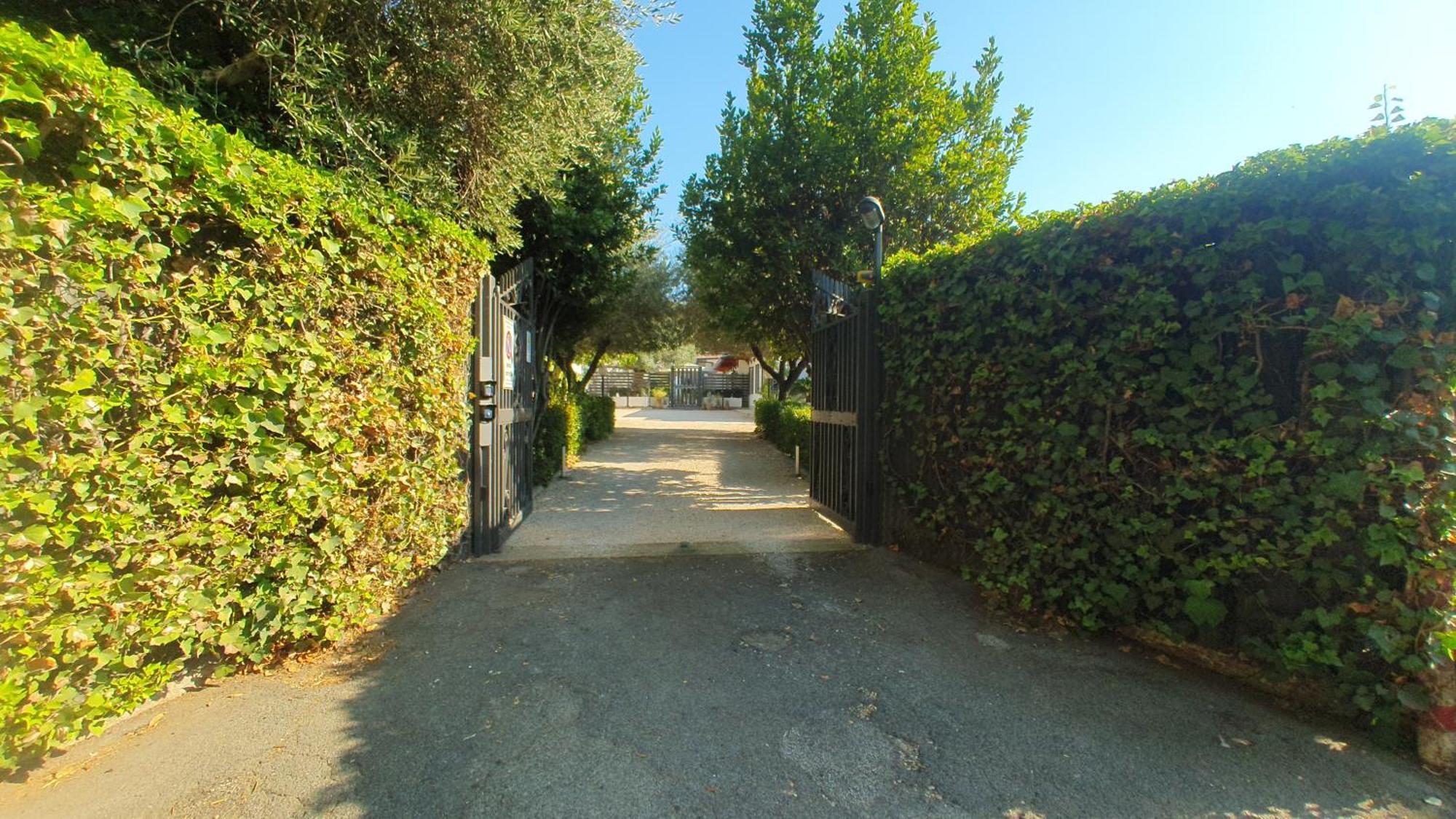 Appartamento Lilli Urban Garden - Private Garden And Reserved Free Parking In Detached House Surrounded By The Greenery Of