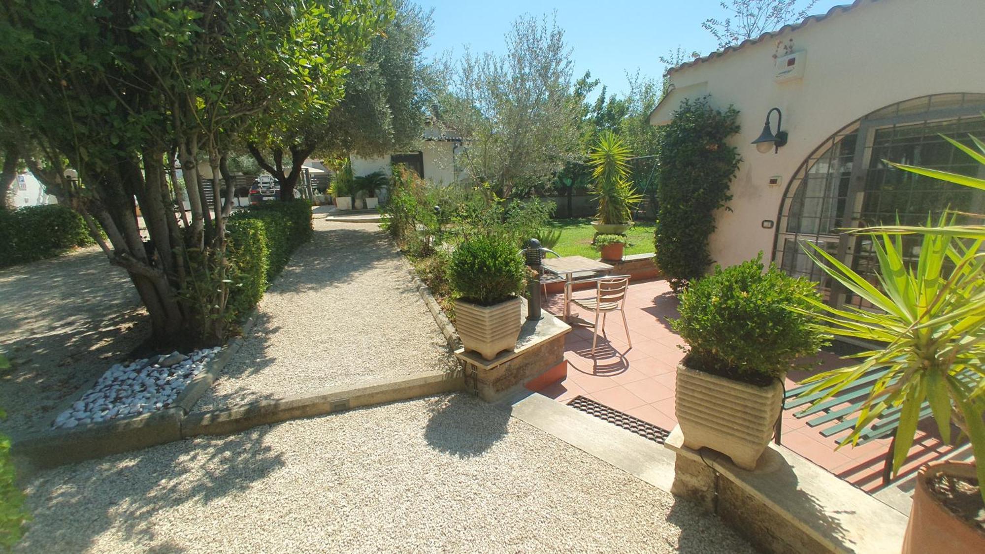 Appartamento Lilli Urban Garden - Private Garden And Reserved Free Parking In Detached House Surrounded By The Greenery Of Roma