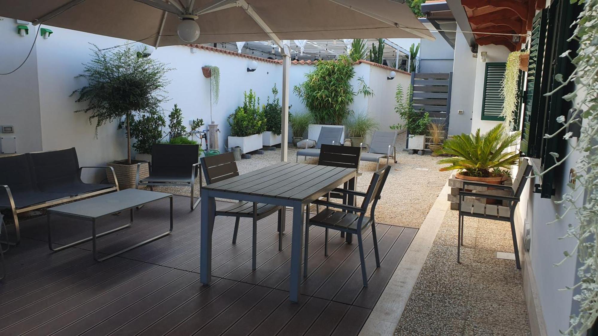 Lilli Urban Garden - Private Garden And Reserved Free Parking In Detached House Surrounded By The Greenery Of Appartamento