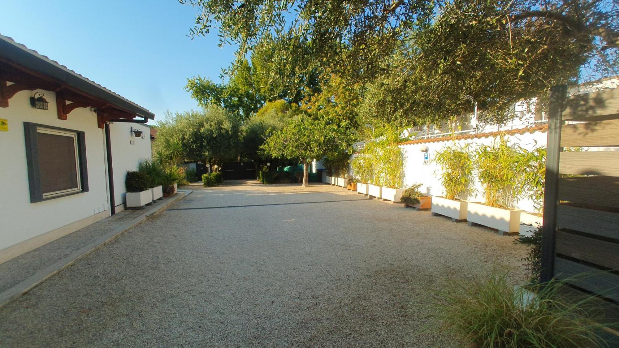 Appartamento Lilli Urban Garden - Private Garden And Reserved Free Parking In Detached House Surrounded By The Greenery Of
