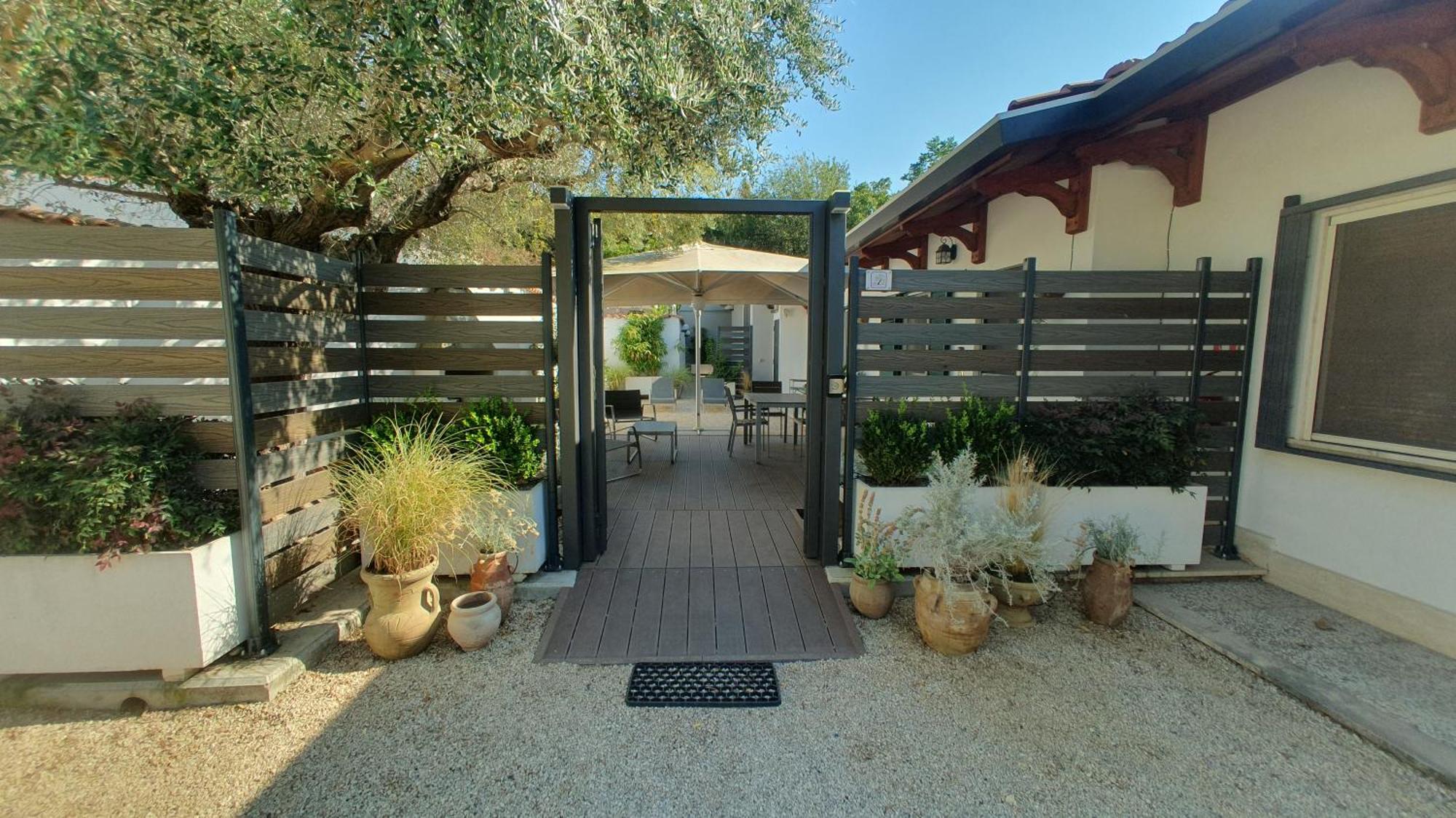 Appartamento Lilli Urban Garden - Private Garden And Reserved Free Parking In Detached House Surrounded By The Greenery Of Roma