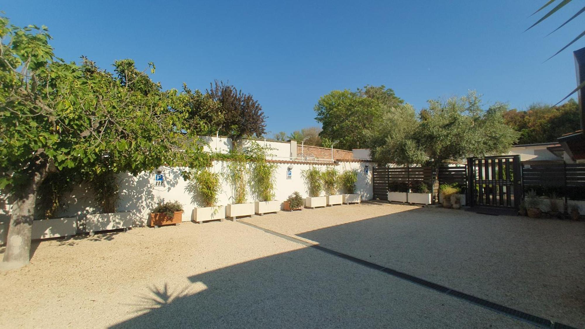 Lilli Urban Garden - Private Garden And Reserved Free Parking In Detached House Surrounded By The Greenery Of *