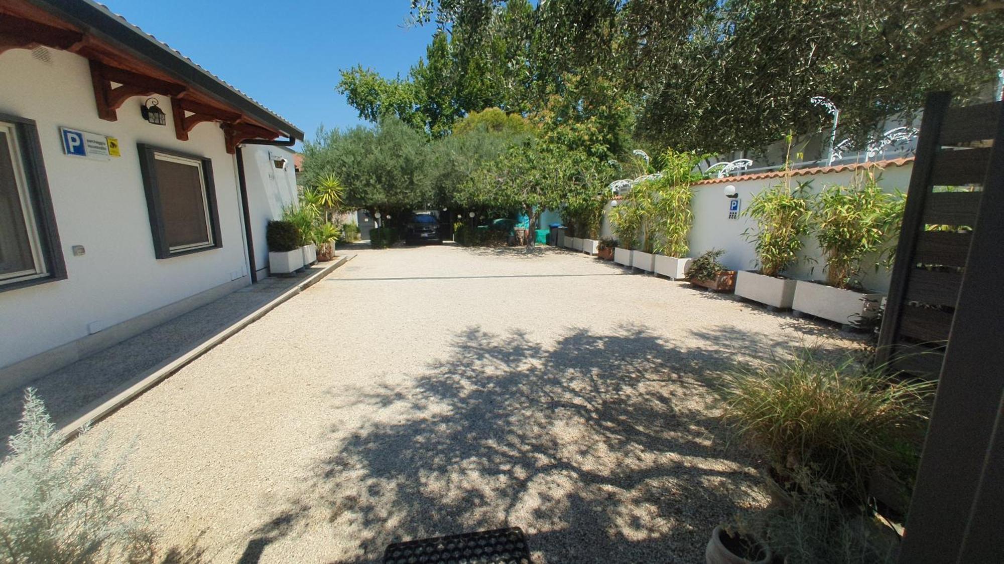 Lilli Urban Garden - Private Garden And Reserved Free Parking In Detached House Surrounded By The Greenery Of