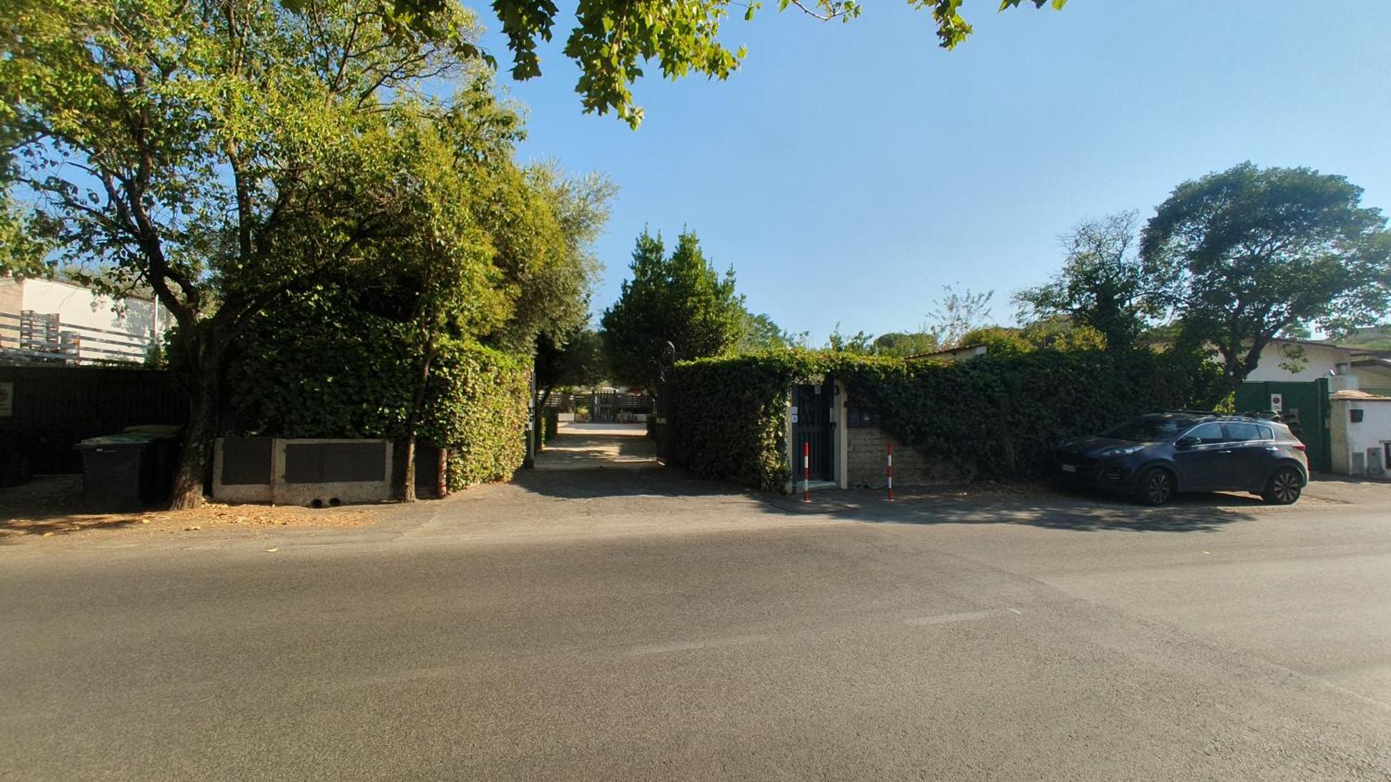 Lilli Urban Garden - Private Garden And Reserved Free Parking In Detached House Surrounded By The Greenery Of Appartamento