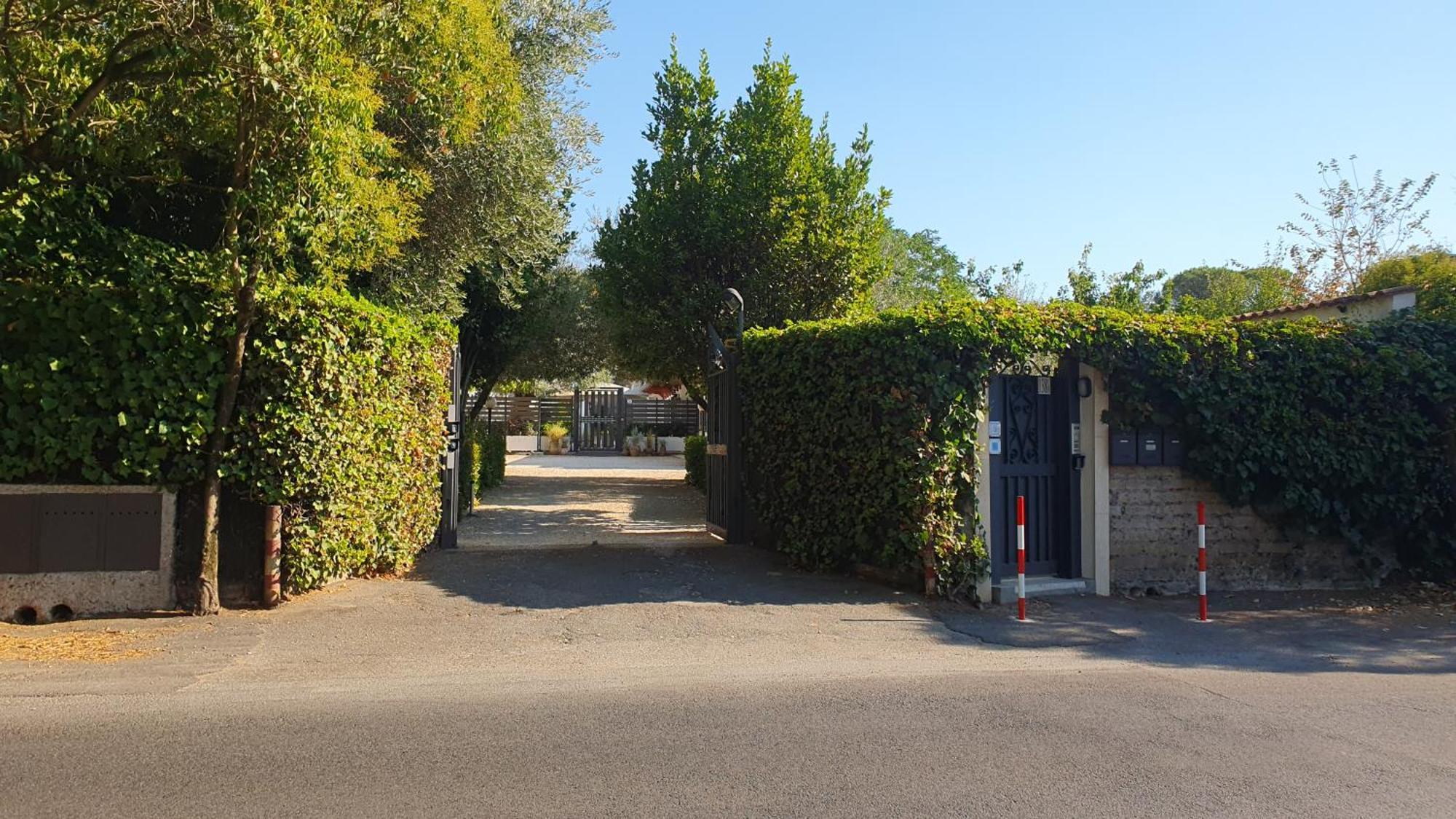 Appartamento Lilli Urban Garden - Private Garden And Reserved Free Parking In Detached House Surrounded By The Greenery Of *