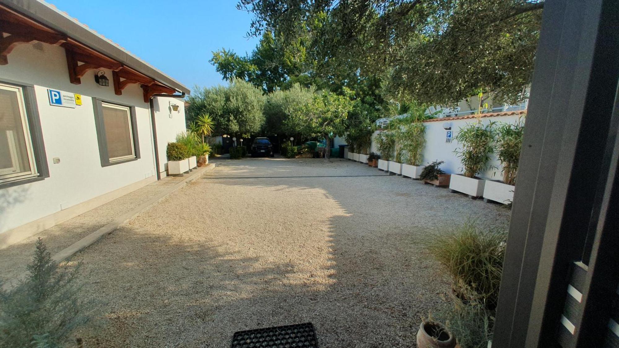 Lilli Urban Garden - Private Garden And Reserved Free Parking In Detached House Surrounded By The Greenery Of *