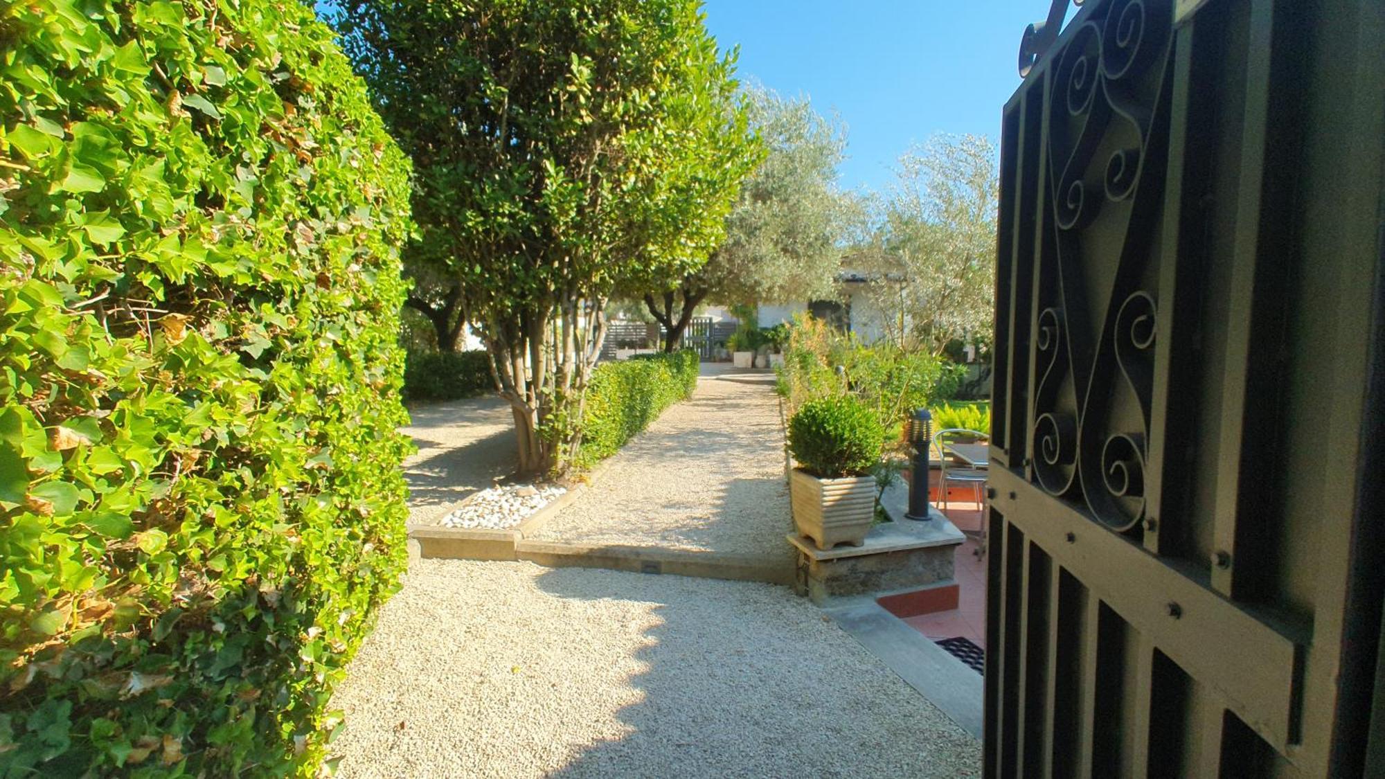 Lilli Urban Garden - Private Garden And Reserved Free Parking In Detached House Surrounded By The Greenery Of Roma