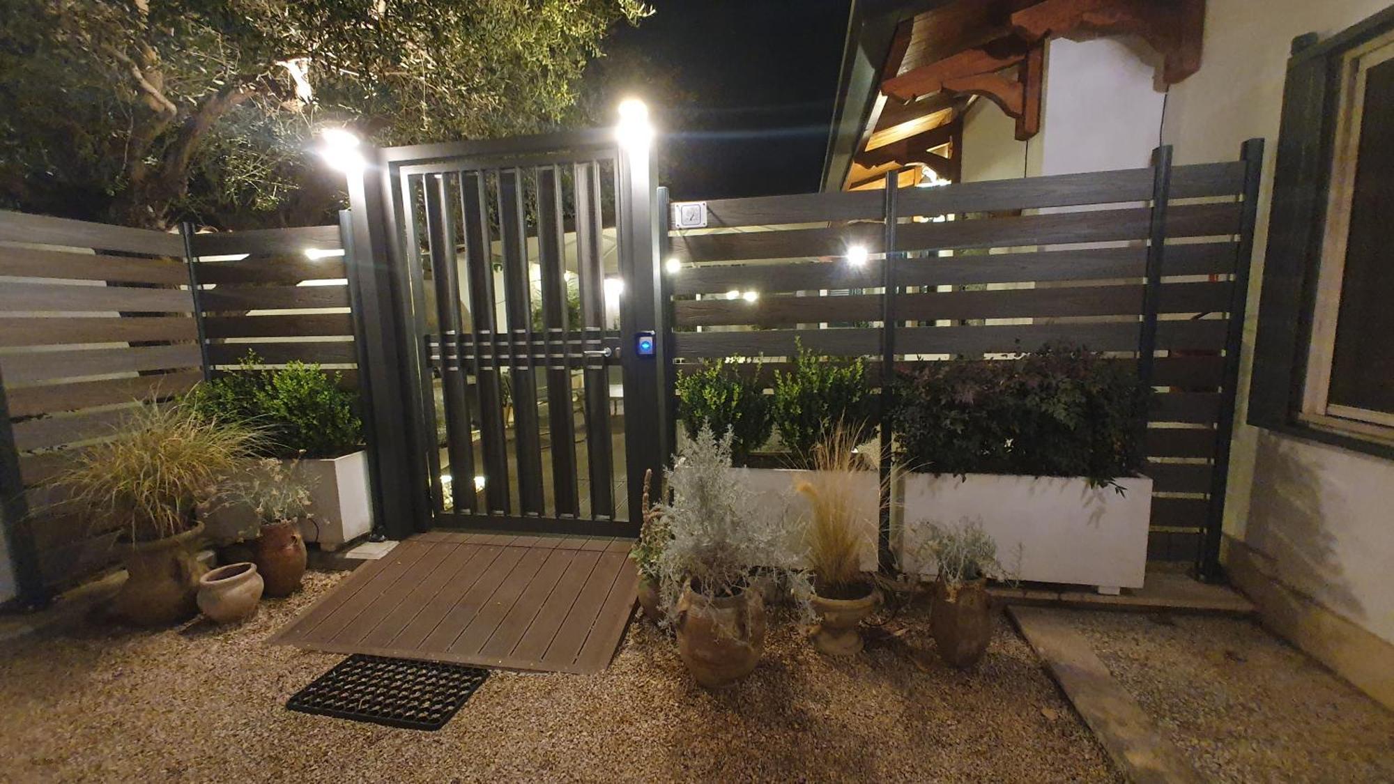 Lilli Urban Garden - Private Garden And Reserved Free Parking In Detached House Surrounded By The Greenery Of Apartamento Roma