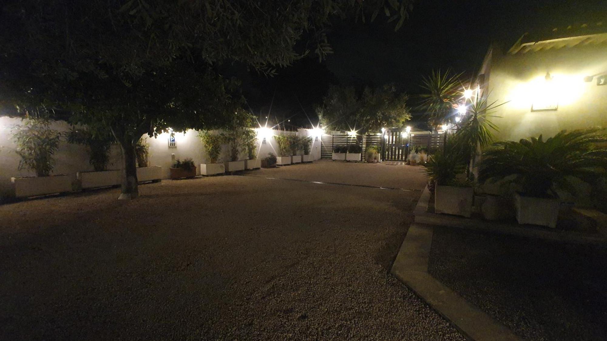 Lilli Urban Garden - Private Garden And Reserved Free Parking In Detached House Surrounded By The Greenery Of Appartamento