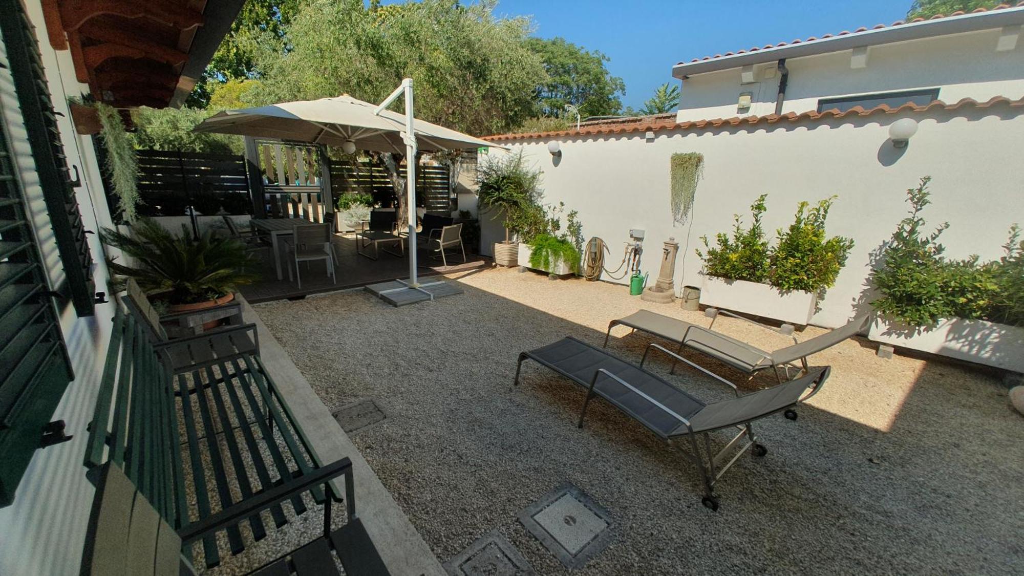 Lilli Urban Garden - Private Garden And Reserved Free Parking In Detached House Surrounded By The Greenery Of Appartamento *