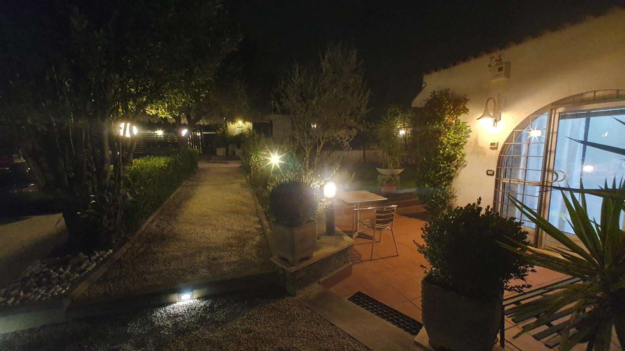 Lilli Urban Garden - Private Garden And Reserved Free Parking In Detached House Surrounded By The Greenery Of