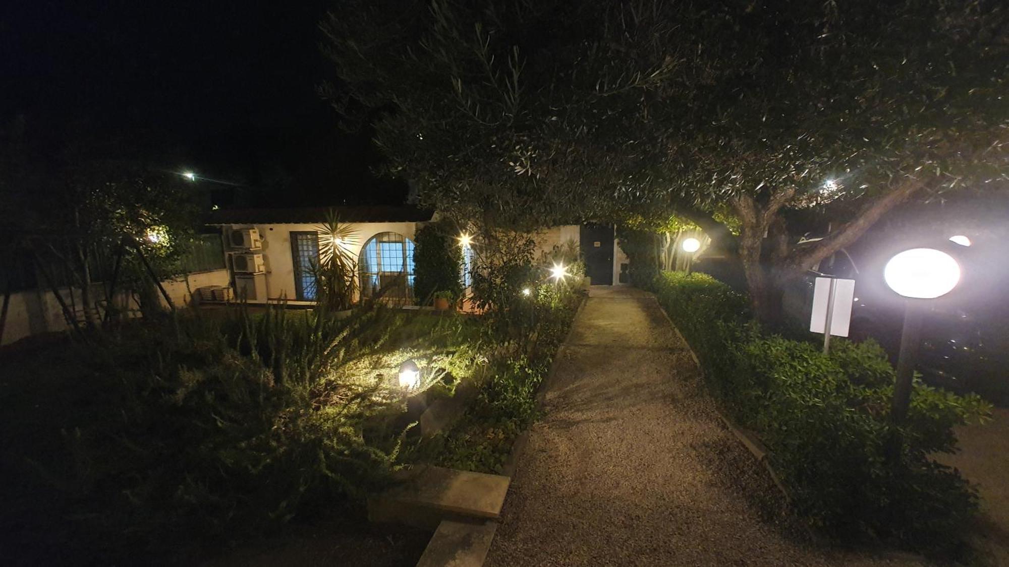 Lilli Urban Garden - Private Garden And Reserved Free Parking In Detached House Surrounded By The Greenery Of Appartamento Roma
